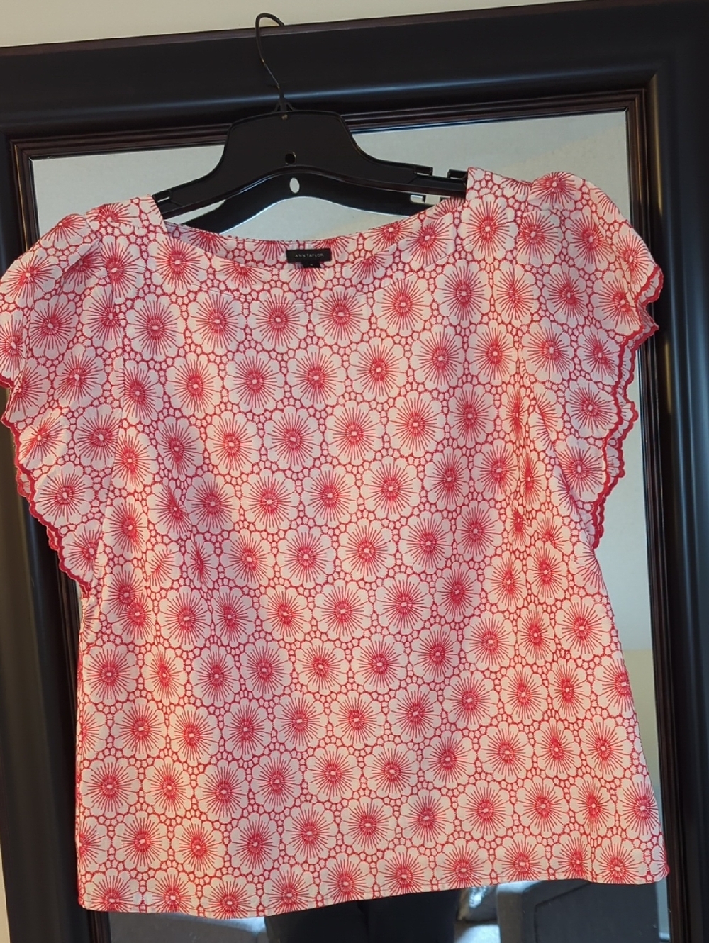 Ann Taylor NWT Hibiscus Eyelet Floral Flutter Sleeve Blouse Size M